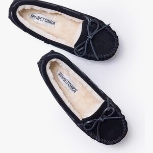 Women’s Minnetonka Black Cally Leather and Suede Slippers NWOT